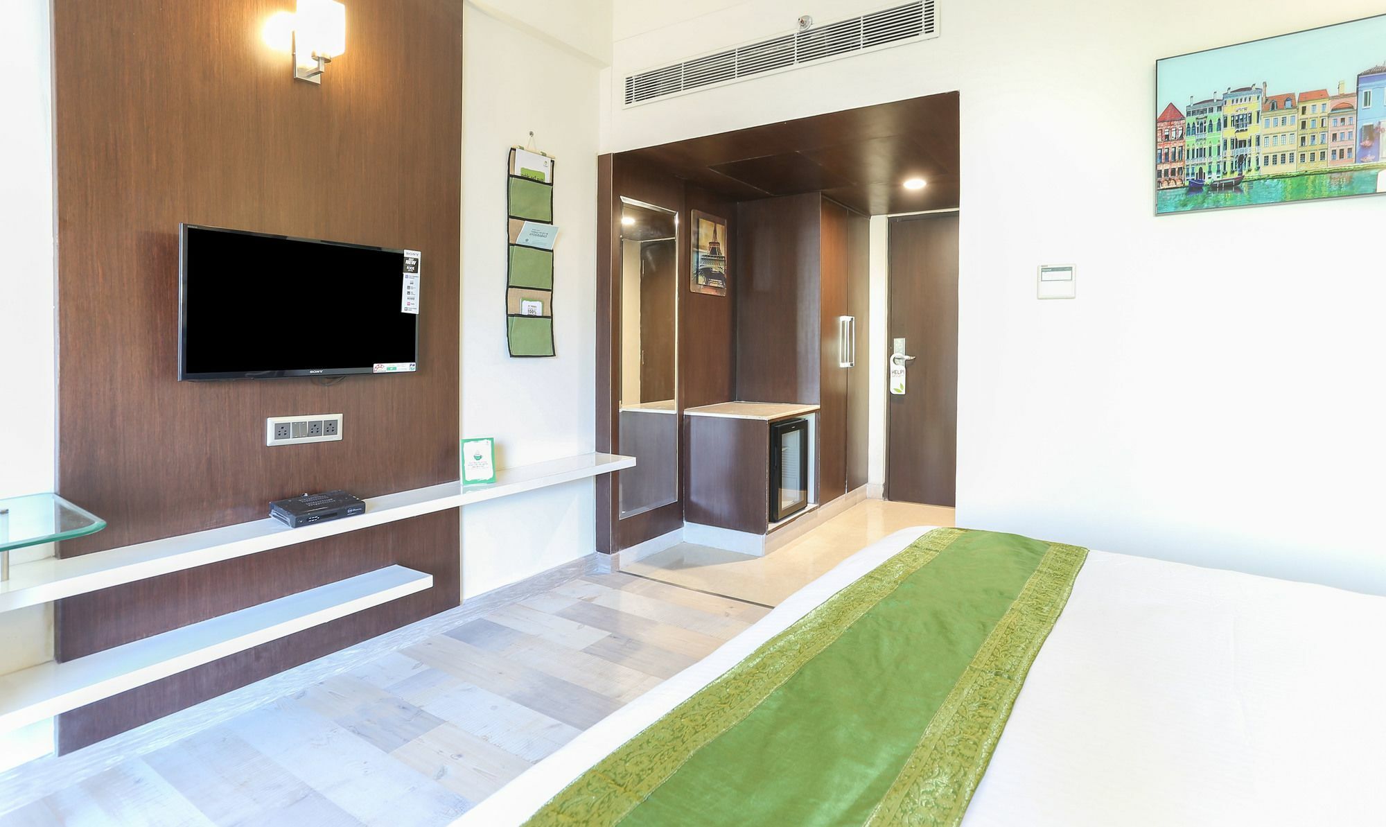 Treebo Trend Wood Bridge Hotel Hyderabad Exterior photo