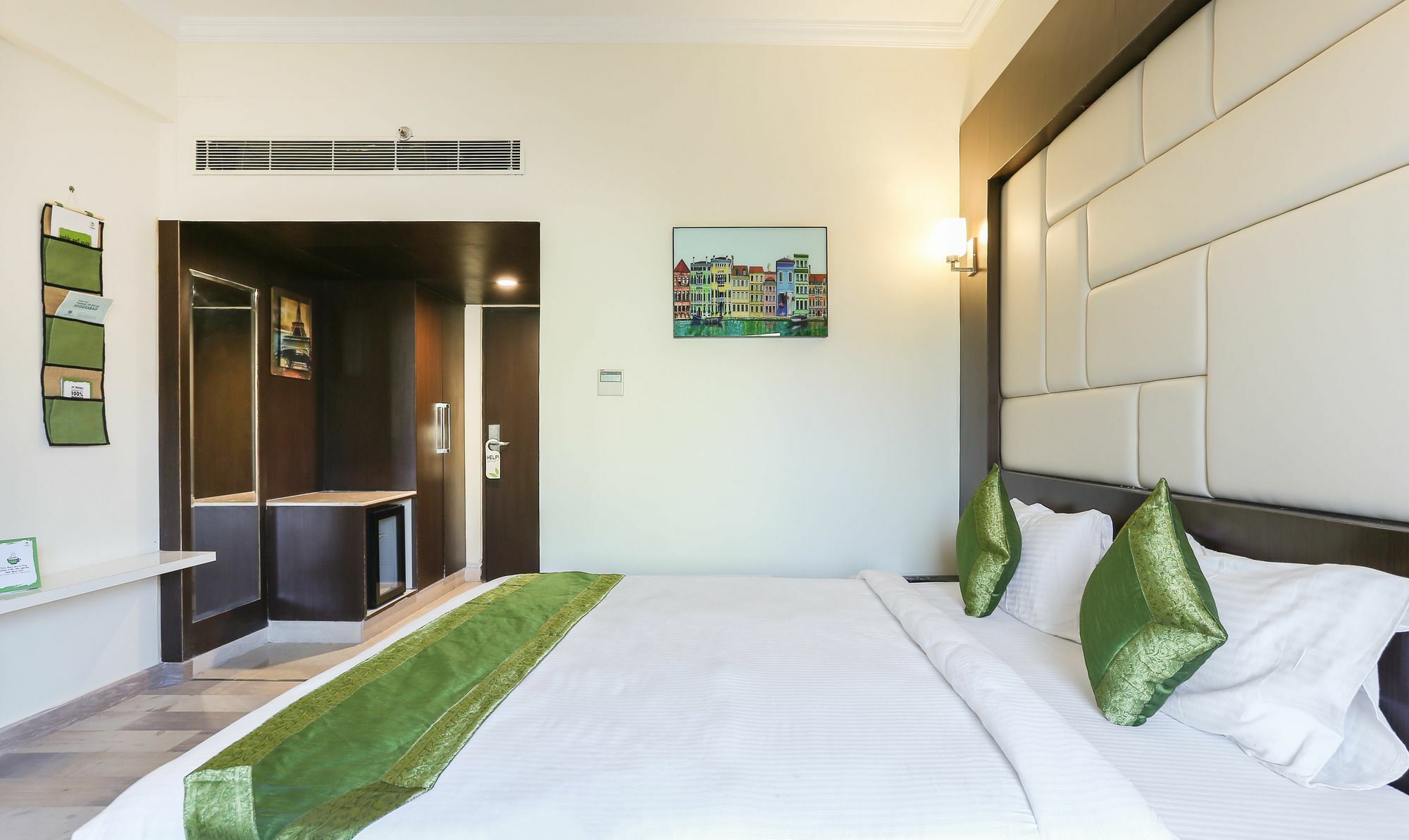 Treebo Trend Wood Bridge Hotel Hyderabad Exterior photo