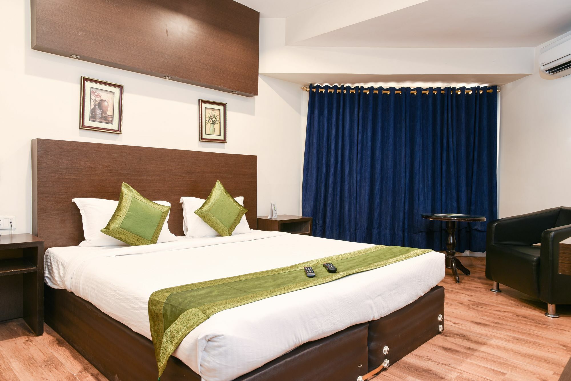 Treebo Trend Wood Bridge Hotel Hyderabad Exterior photo