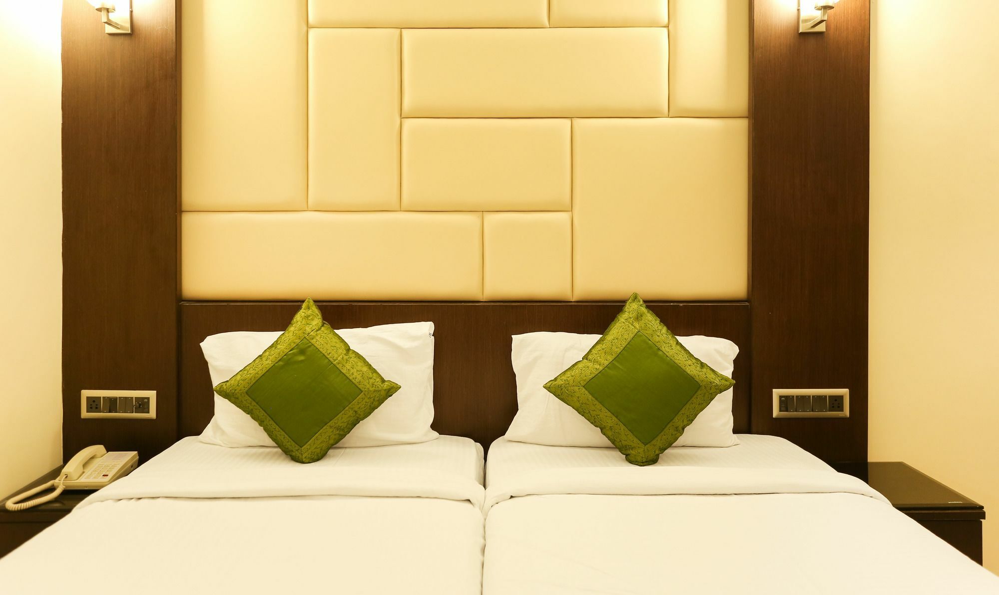 Treebo Trend Wood Bridge Hotel Hyderabad Exterior photo