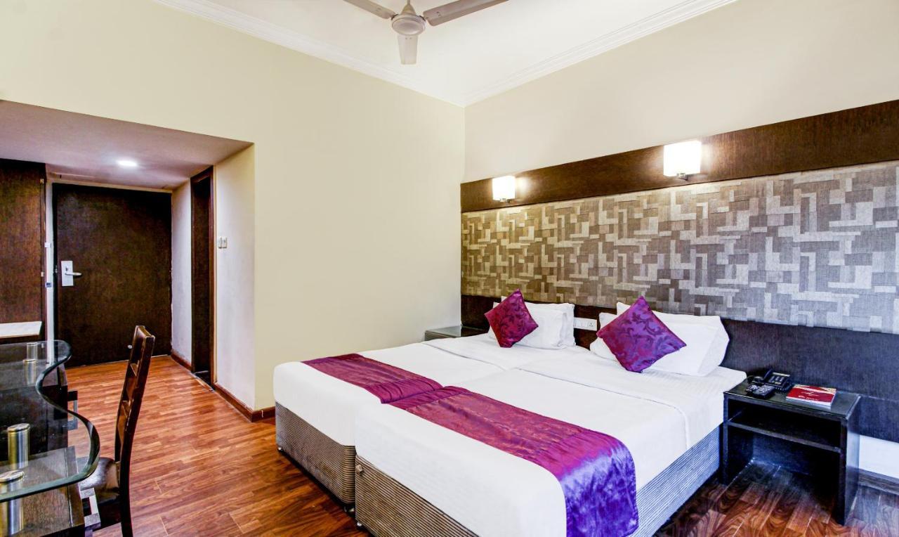 Treebo Trend Wood Bridge Hotel Hyderabad Exterior photo